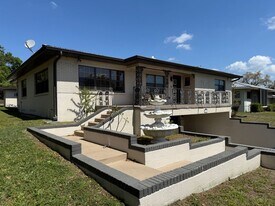 5418 Riverhills Dr in Temple Terrace, FL - Building Photo