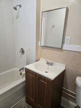 240 Locust St, Unit 4L in Springfield, MA - Foto de edificio - Building Photo