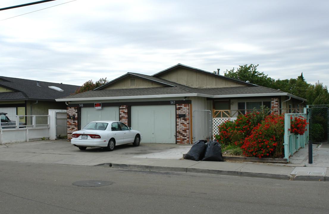 145-147 El Dorado Dr in Pittsburg, CA - Building Photo