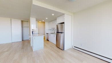 Brock & John in Hamilton, ON - Building Photo - Building Photo