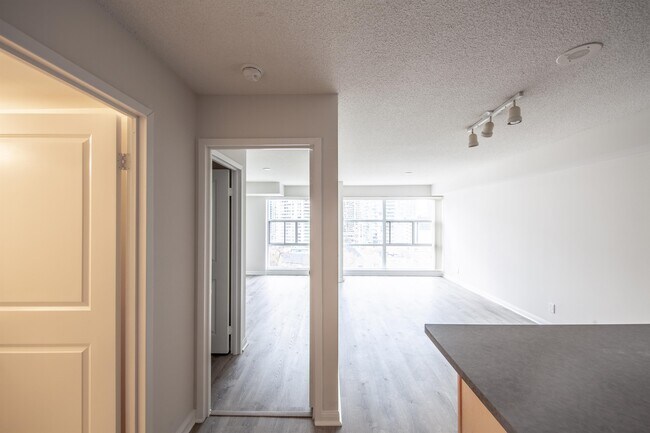 11-1411 St Joseph St in Toronto, ON - Building Photo - Building Photo