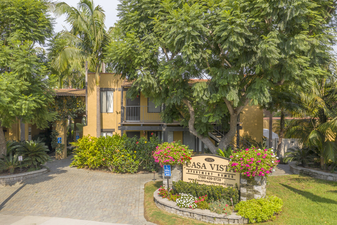 Casa Vista Apartments in Oceanside, CA - Building Photo