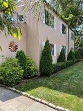 17 Ferry Ln in Westport, CT - Building Photo - Building Photo