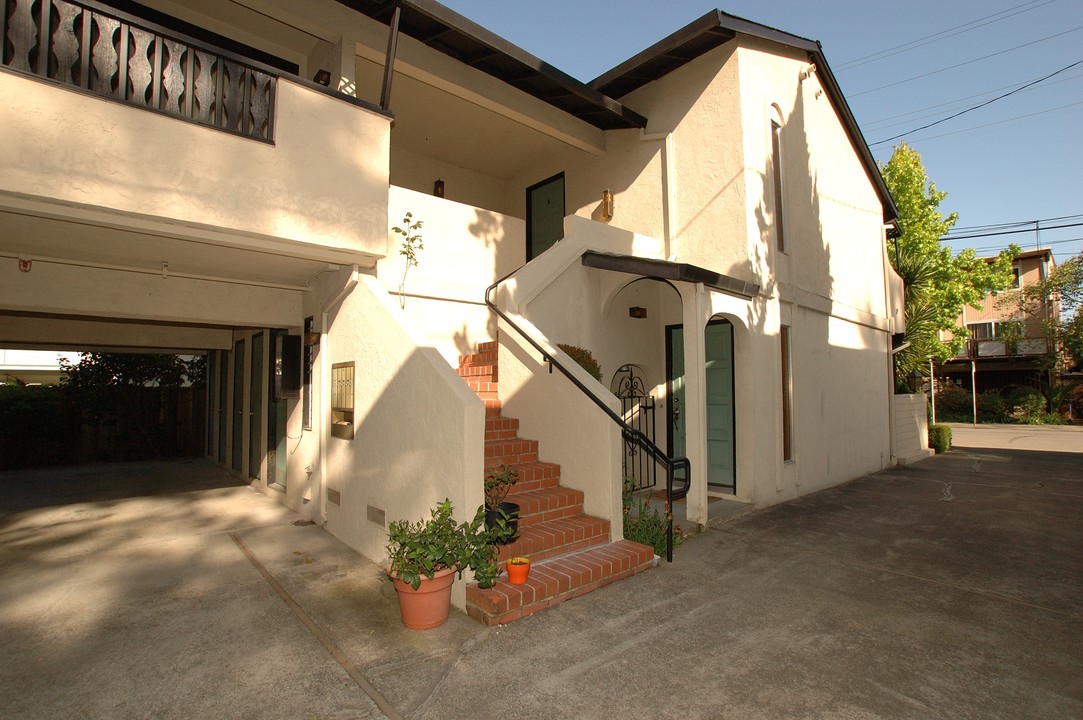 26 Tamalpais Ave in San Anselmo, CA - Foto de edificio