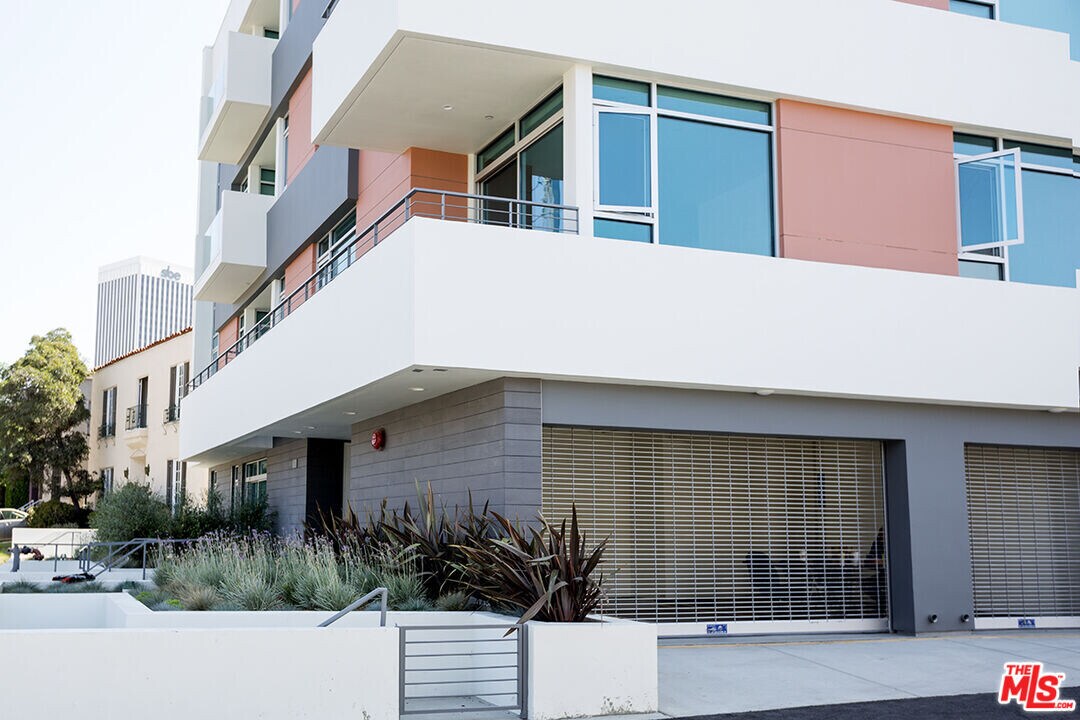 938 Orange Grove Ave in Los Angeles, CA - Building Photo