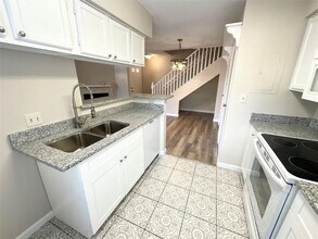 1515 Sandy Springs Rd in Houston, TX - Building Photo - Building Photo