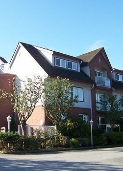 Semiahmoo Court in Surrey, BC - Building Photo