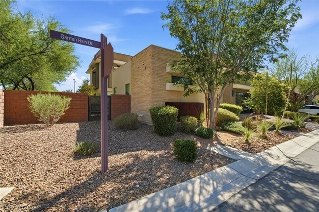 property at 2 Garden Rain Dr