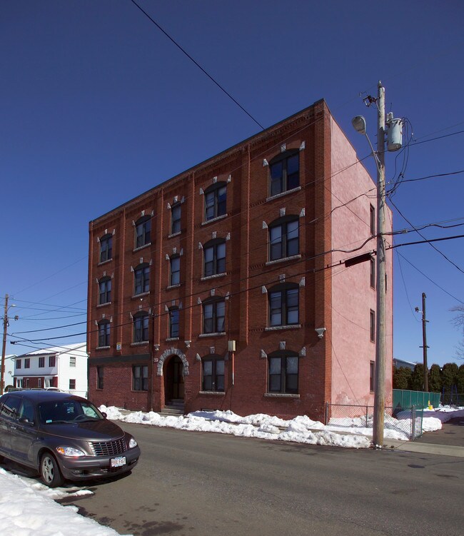 60 Center St in Holyoke, MA - Building Photo - Building Photo