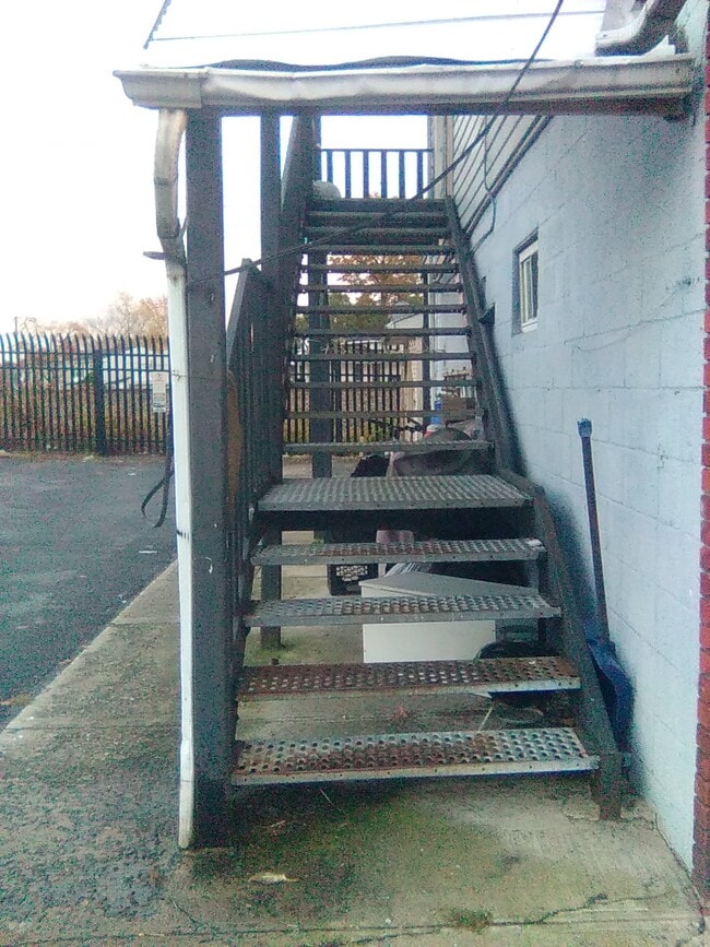 516 Lincoln Hwy, Unit 4 in Iselin, NJ - Building Photo - Building Photo