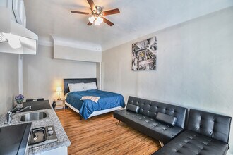 725 S Alvarado St in Los Angeles, CA - Building Photo - Building Photo