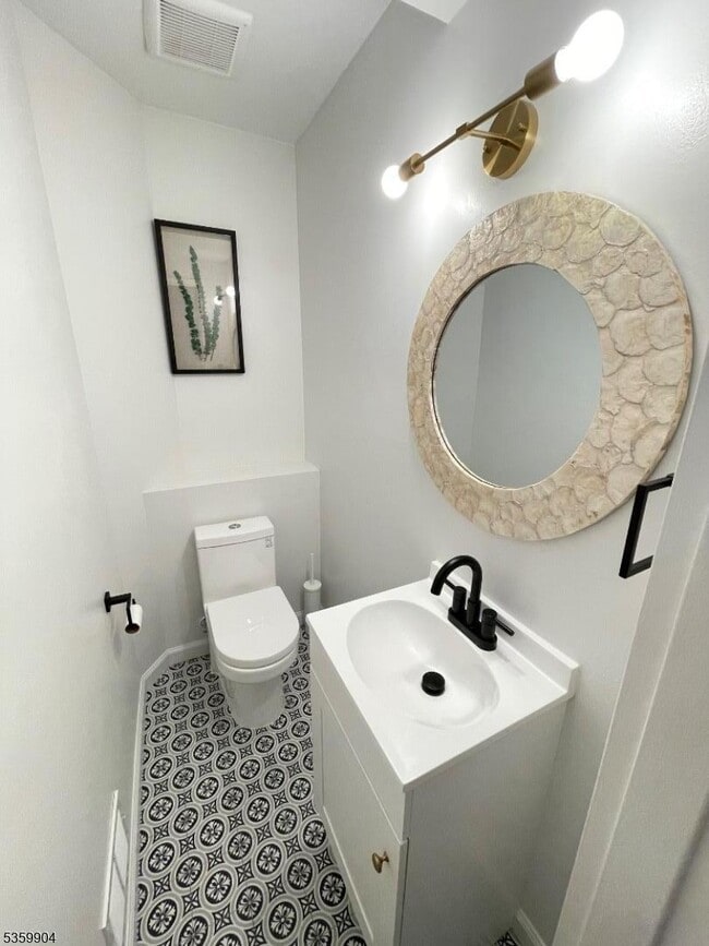 property at 18 Dartmouth Ave