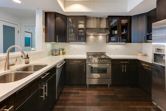 12020 Guerin St, Unit 303 in Studio City, CA - Foto de edificio - Building Photo