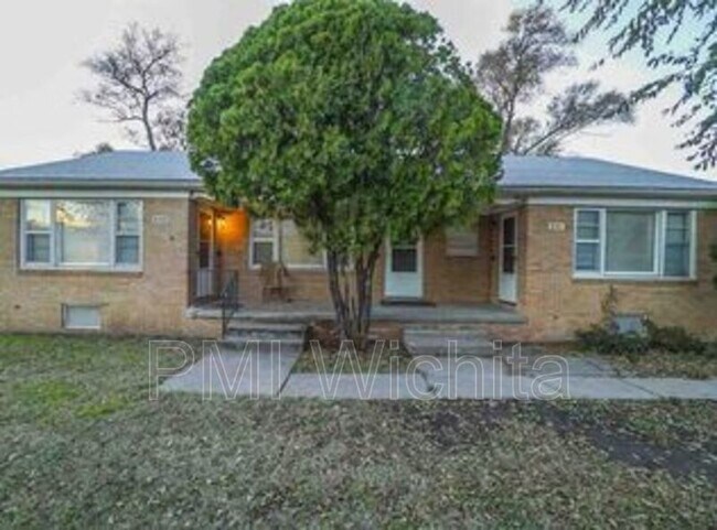 6149 E Boston St in Wichita, KS - Building Photo - Building Photo