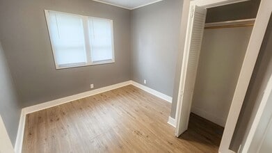 2438 Des Moines St in Des Moines, IA - Building Photo - Building Photo