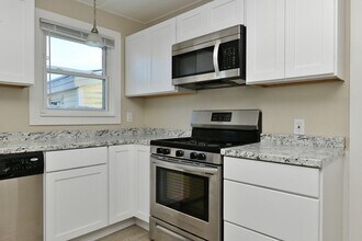 21 12th St, Unit 1 in Wareham, MA - Building Photo - Building Photo