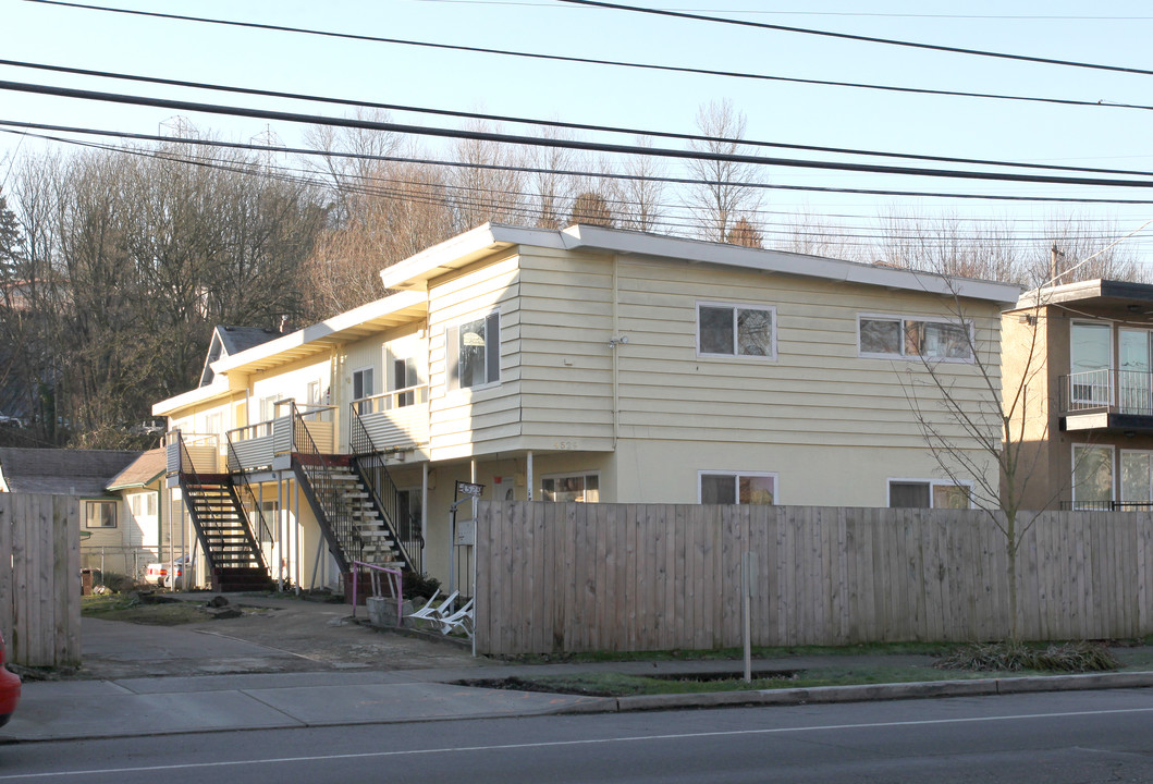 4529 S Henderson St in Seattle, WA - Foto de edificio