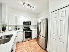 5620 NW 107th Ave in Doral, FL - Building Photo - Building Photo