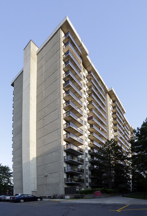 Thomson Terrace in Ottawa, ON - Building Photo