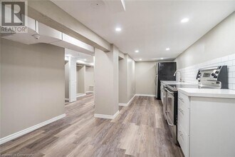 206 Victoria Ave N in Hamilton, ON - Building Photo - Building Photo