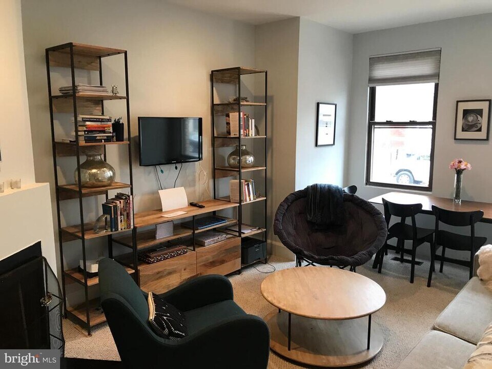 1318 35th St NW in Washington, DC - Building Photo