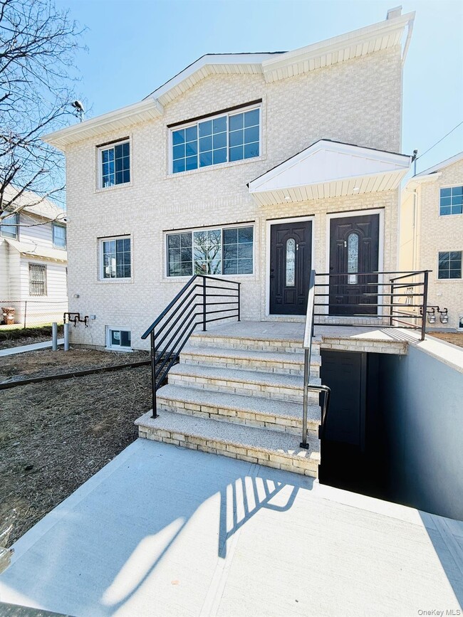 property at 139-22 Lakewood Ave