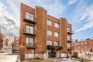 3820 De La Côte-Sainte-Catherine Ch in Montréal, QC - Building Photo