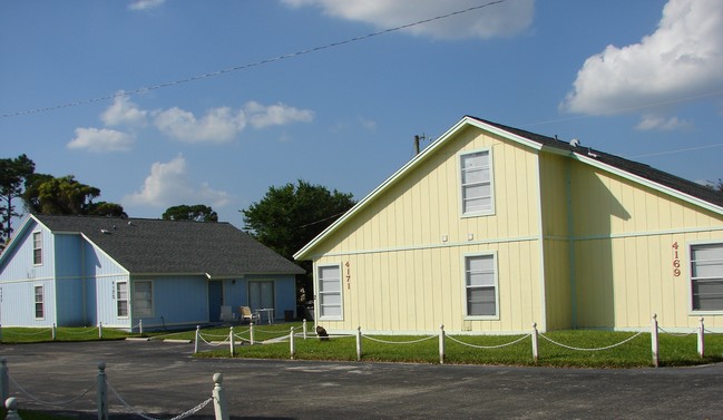 4169 Herbertz Rd in Lake Worth, FL - Foto de edificio - Building Photo