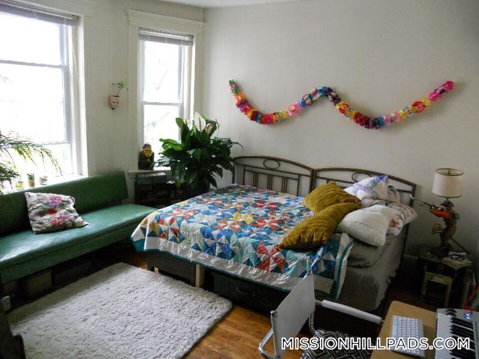 49 Worthington St in Boston, MA - Building Photo