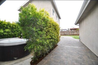 5121-5123 E Falls View Dr in San Diego, CA - Building Photo - Building Photo