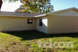 105 Albert St in Winter Springs, FL - Foto de edificio - Building Photo