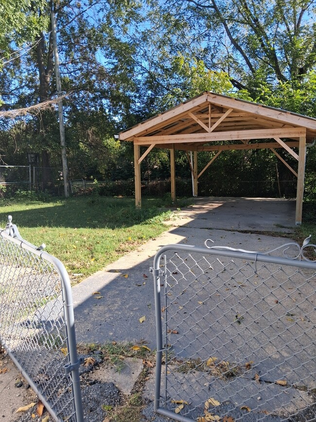 4007 St Francis Ln in Louisville, KY - Building Photo - Building Photo