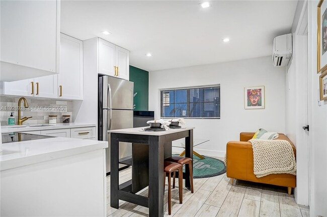 1720 SW 11th St in Miami, FL - Building Photo - Building Photo