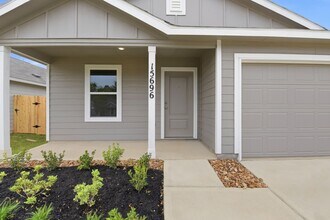 15696 Plum Brk Dr in Conroe, TX - Building Photo - Building Photo