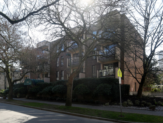 Regency Terrace in Vancouver, BC - Building Photo - Building Photo