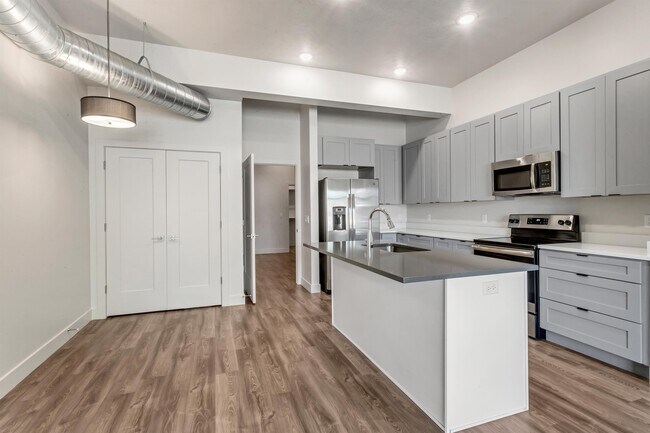606 W North Temple St, Unit 108 in Salt Lake City, UT - Building Photo - Building Photo