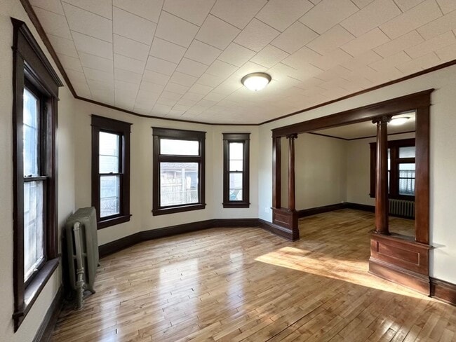 property at 1060 Arkwright St N