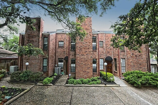 2602 W Holcombe Blvd in Houston, TX - Building Photo - Building Photo