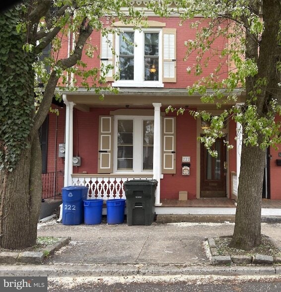 222 W Union St in Burlington, NJ - Foto de edificio - Building Photo