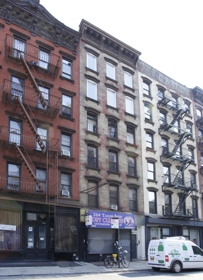 264 Broome St in New York, NY - Building Photo - Building Photo