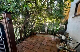 934 N Ogden Dr in West Hollywood, CA - Building Photo - Building Photo