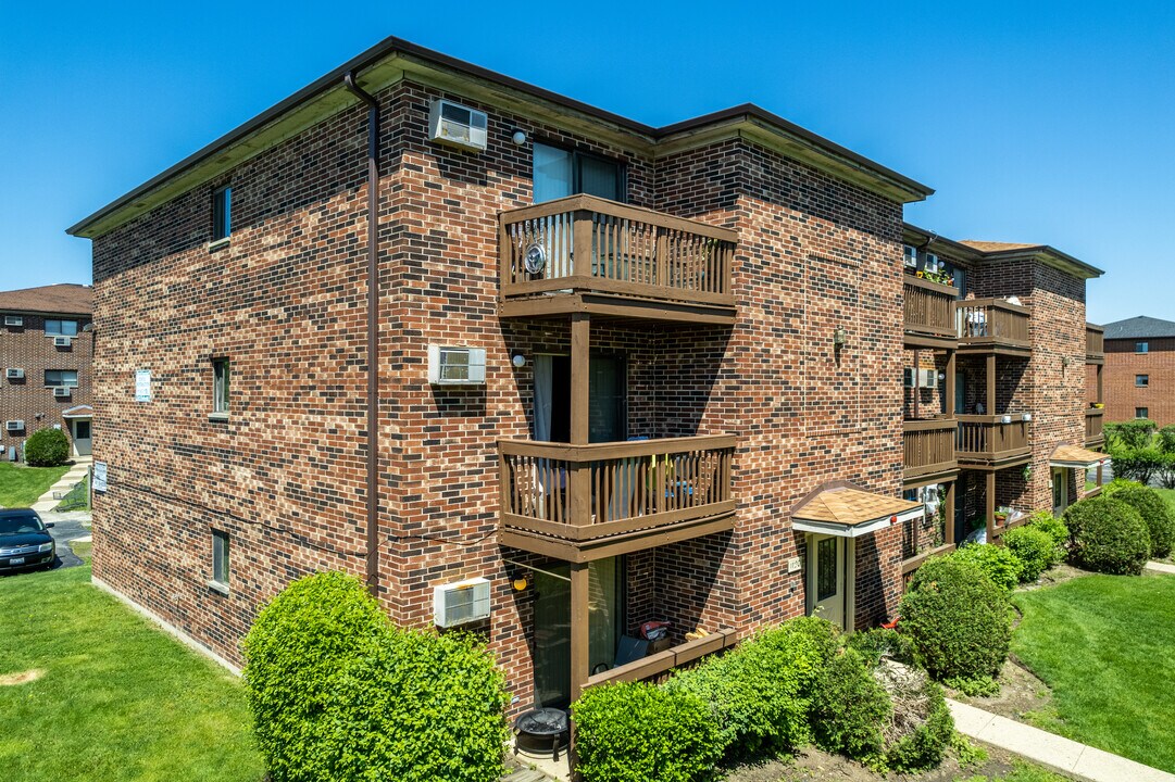 1120-1122 Evergreen Ave in Glendale Heights, IL - Building Photo