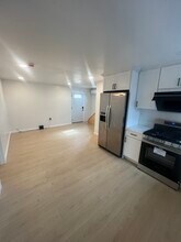 1353 N Toledo Way in Upland, CA - Foto de edificio - Building Photo