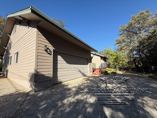 11611 Sandpiper Way in Penn Valley, CA - Building Photo - Building Photo