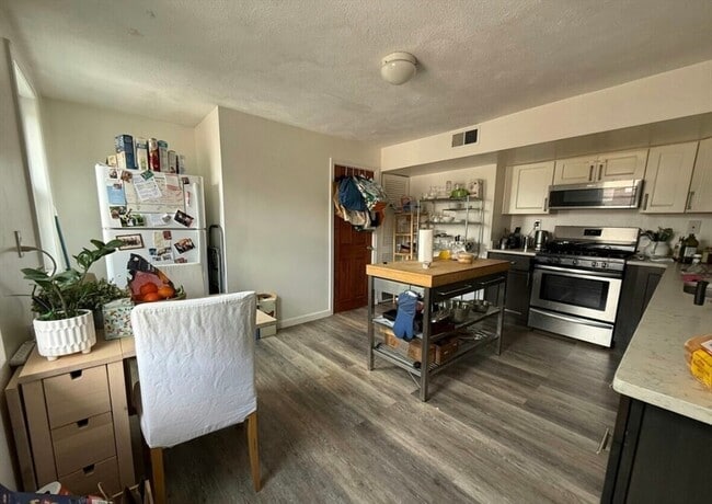70 School St, Unit 2