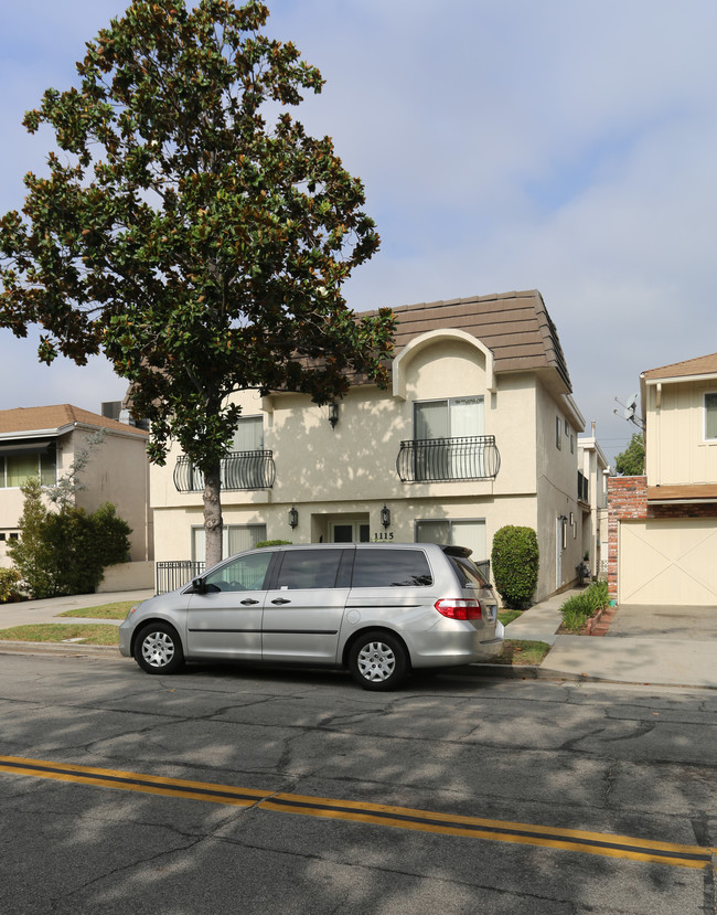 1115 N Louise St in Glendale, CA - Building Photo - Building Photo