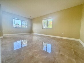 9241 SW 204th Terrace in Cutler Bay, FL - Foto de edificio - Building Photo