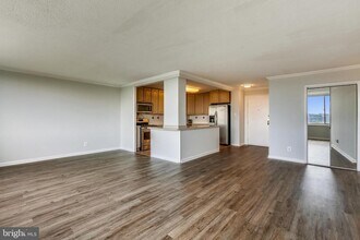 11801 Rockville Pike in North Bethesda, MD - Foto de edificio - Building Photo