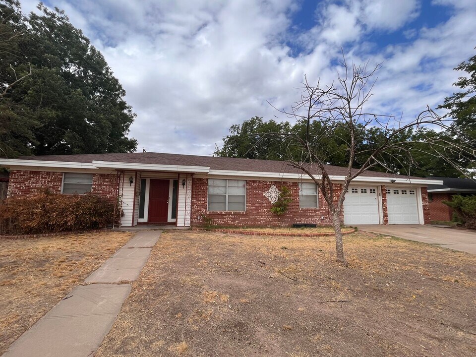 601 Barnett Dr in Roswell, NM - Building Photo