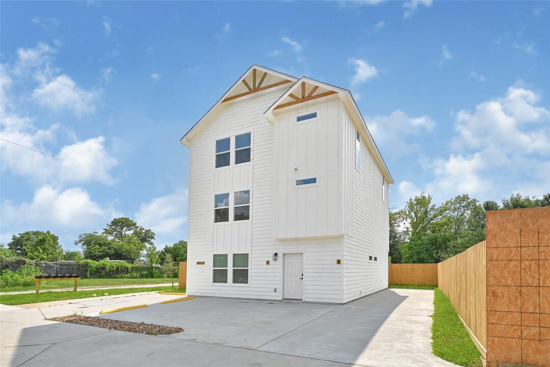 8023 Birmingham St in Houston, TX - Building Photo